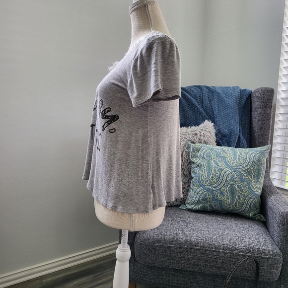 Threads Studio Tee - Picture 6 of 9